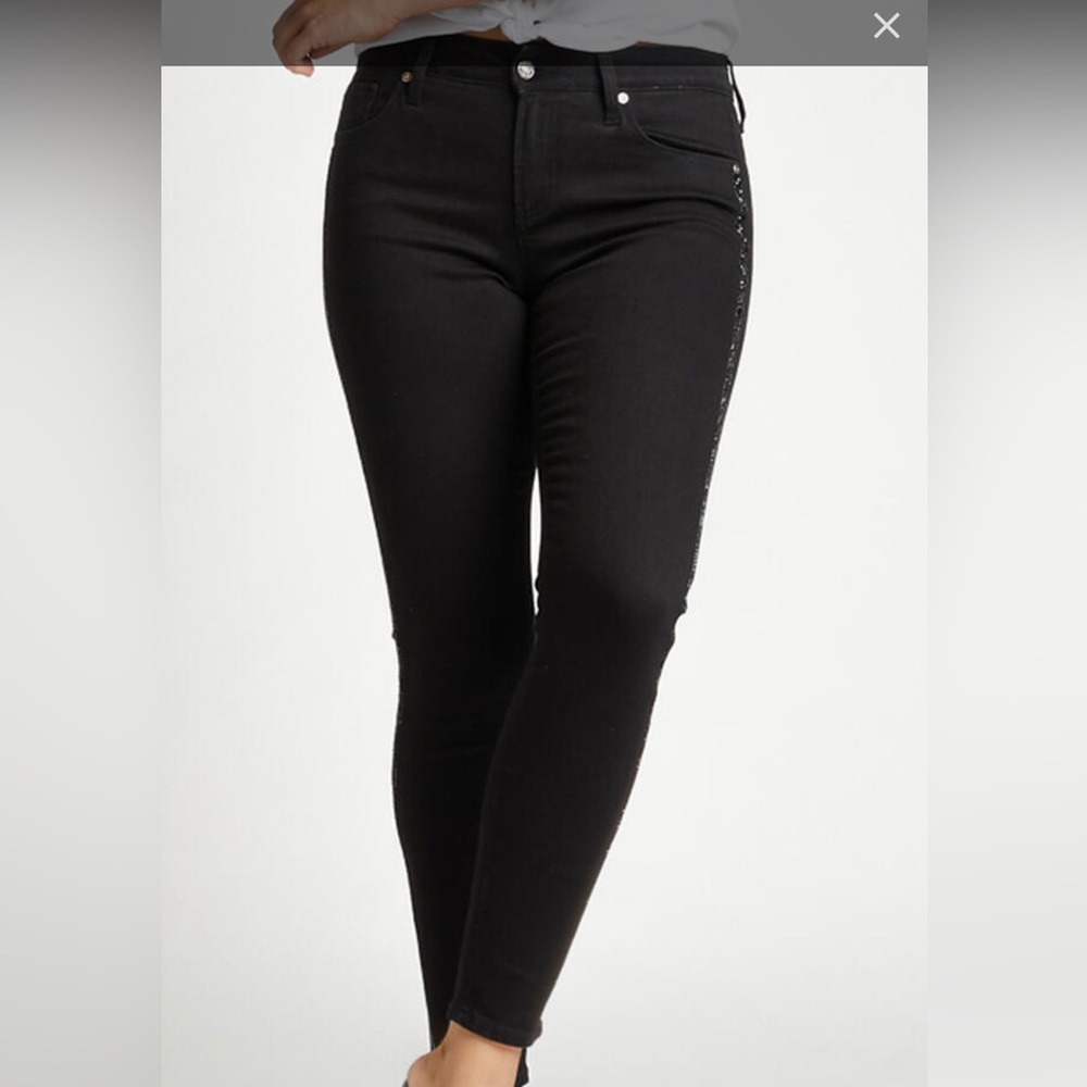 Avery High Rise Skinny Jeans
New with tags